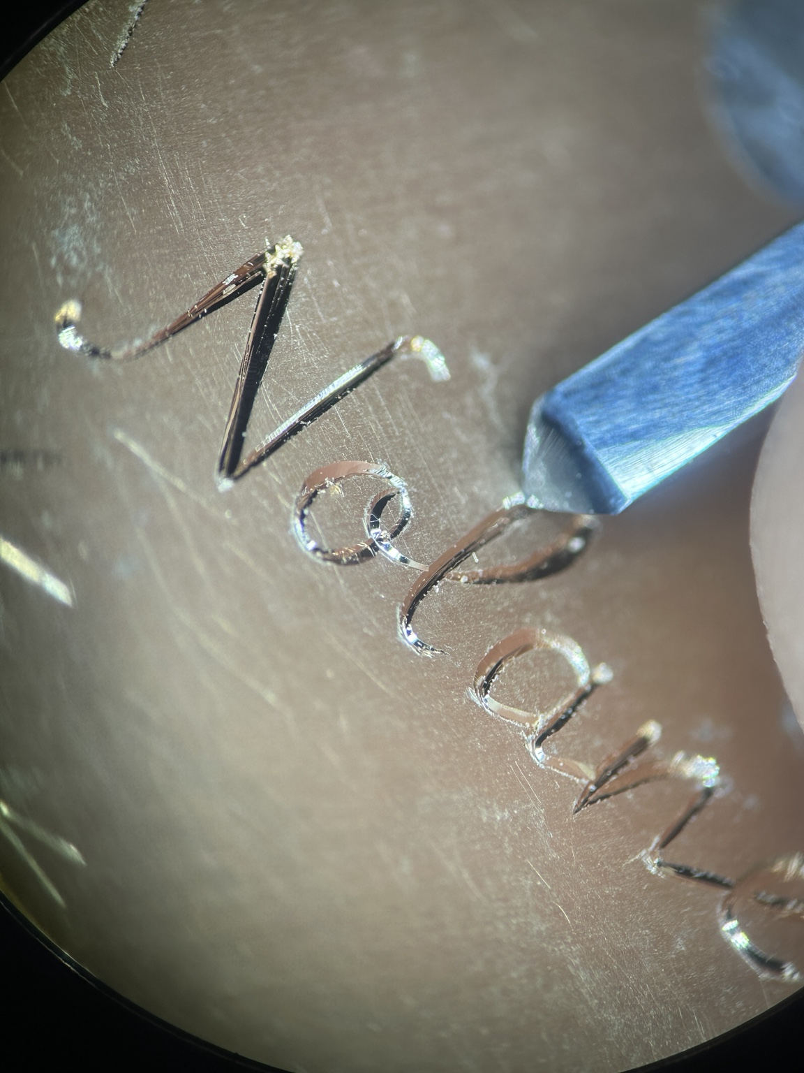 Gravure traditionnelle réalisée à la main