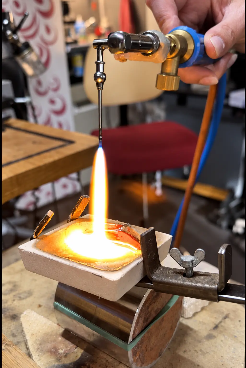 Fonte du métal pour transformer un bijou